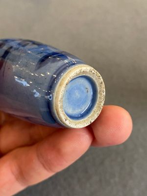 Vijf Chinese blauw-witte snuifflessen, 19e eeuw — foto 16