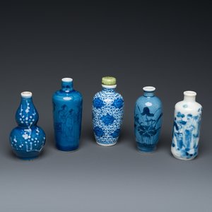 Vijf Chinese blauw-witte snuifflessen, 19e eeuw — foto 1