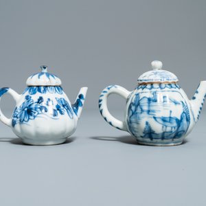 Vijf Chinese blauw-witte theepotten met deksels, Kangxi — foto 16