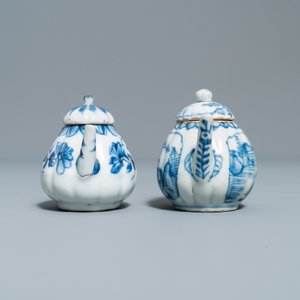 Vijf Chinese blauw-witte theepotten met deksels, Kangxi — foto 17