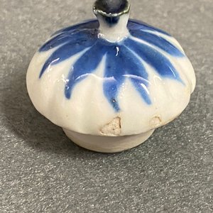 Vijf Chinese blauw-witte theepotten met deksels, Kangxi — foto 30