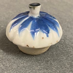 Vijf Chinese blauw-witte theepotten met deksels, Kangxi — foto 31