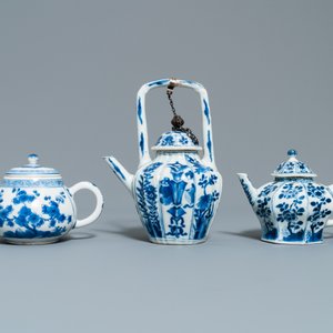 Vijf Chinese blauw-witte theepotten met deksels, Kangxi — foto 6