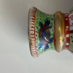 Vijf Chinese blauw-witte vaasjes waarvan één overgedecoreerd, Kangxi — foto 17