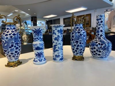 Vijf Chinese blauw-witte vazen, 19e eeuw — foto 1