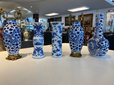 Vijf Chinese blauw-witte vazen, 19e eeuw — foto 2