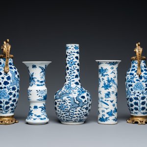 Vijf Chinese blauw-witte vazen, 19e eeuw — foto 5