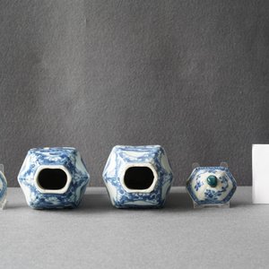 Vijf Chinese blauw-witte vazen, Kangxi — foto 43