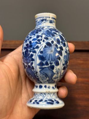 Vijf Chinese blauw-witte vazen, Kangxi — foto 9