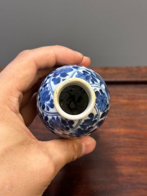 Vijf Chinese blauw-witte vazen, Kangxi — foto 10