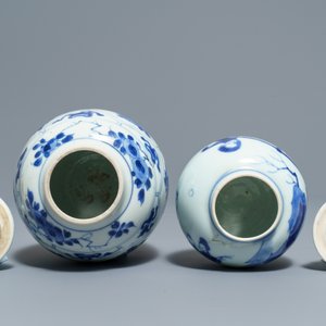 Vijf Chinese blauwwitte vazen, Kangxi — foto 12