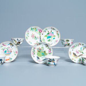 Vijf Chinese Canton famille rose koppen en schotels met vlinders, 19e eeuw — foto 1