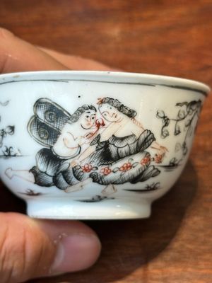 Vijf Chinese export grisaille koppen en een melkkan, Qianlong — foto 2
