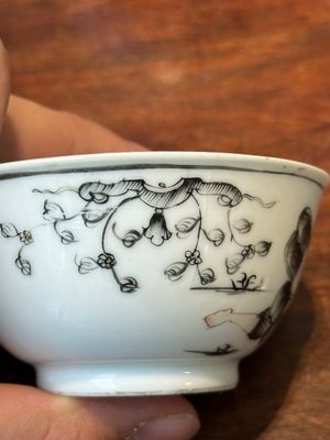 Vijf Chinese export grisaille koppen en een melkkan, Qianlong — foto 3