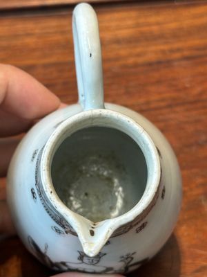 Vijf Chinese export grisaille koppen en een melkkan, Qianlong — foto 10