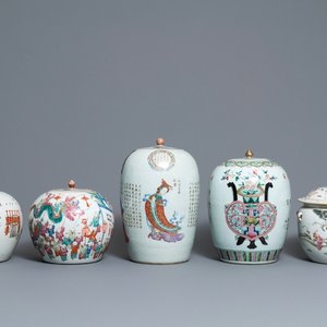 Vijf Chinese famille rose dekselvazen en  -potten, 19e eeuw — foto 1