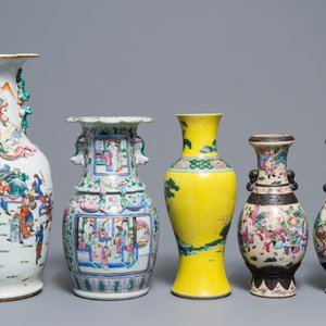Vijf Chinese famille rose en verte vazen, 19e eeuw — foto 3