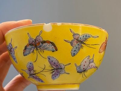 Vijf Chinese famille rose kommen met vlinders op gele fondkleur, Tongzhi merk en periode — foto 11