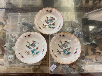 Vijf Chinese famille rose koppen en schotels met een reiger die een vis eet, Qianlong — foto 21
