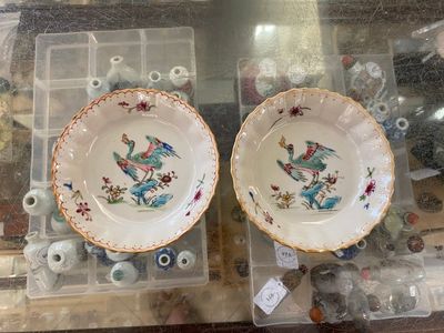 Vijf Chinese famille rose koppen en schotels met een reiger die een vis eet, Qianlong — foto 25