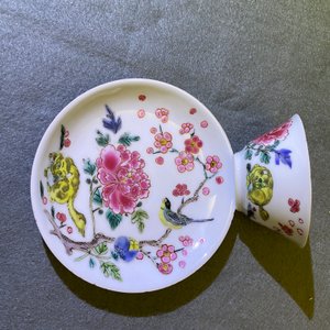 Vijf Chinese famille rose koppen en schotels, Yongzheng/Qianlong — foto 14