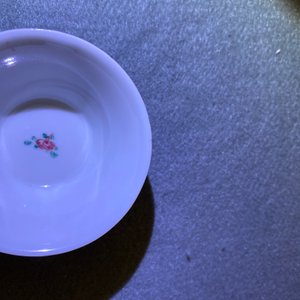 Vijf Chinese famille rose koppen en schotels, Yongzheng/Qianlong — foto 15
