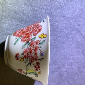 Vijf Chinese famille rose koppen en schotels, Yongzheng/Qianlong — foto 20