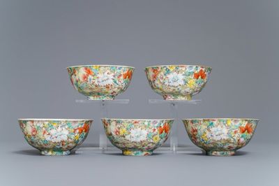 Vijf Chinese famille rose 'millefleurs' kommen, Qianlong merk, Republiek, 20e eeuw