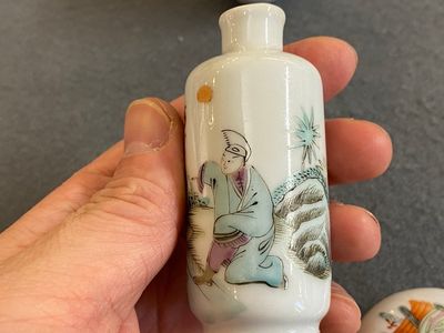 Vijf Chinese famille rose snuifflessen, 19/20e eeuw — foto 14