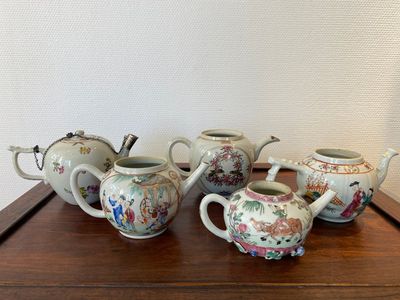 Vijf Chinese famille rose theepotten, Yongzheng/Qianlong — foto 2