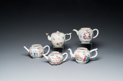 Vijf Chinese famille rose theepotten, Yongzheng/Qianlong