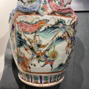 Vijf Chinese famille rose vazen, 19e eeuw — foto 23