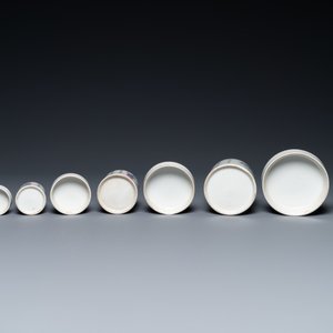 Vijf Chinese famille rose 'Wu Shuang Pu' dekseldozen in oplopende grootte, 19e eeuw — foto 9