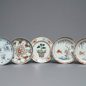 Vijf Chinese famille verte en doucai borden, Kangxi — foto 1