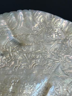 Vijf Chinese gestoken parelmoeren schelpen op houten sokkels, Canton, 19e eeuw — foto 21