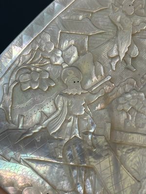 Vijf Chinese gestoken parelmoeren schelpen op houten sokkels, Canton, 19e eeuw — foto 30