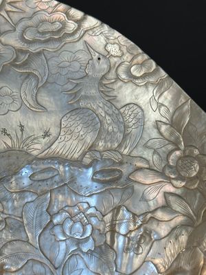 Vijf Chinese gestoken parelmoeren schelpen op houten sokkels, Canton, 19e eeuw — foto 38