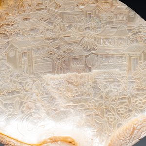 Vijf Chinese gestoken parelmoeren schelpen op houten sokkels, Canton, 19e eeuw — foto 6