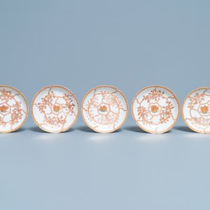 Vijf Chinese ijzerrode en vergulde koppen en schotels, Yongzheng/Qianlong — foto 2