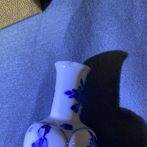Vijf Chinese overwegend blauw-witte vaasjes, Kangxi — foto 15