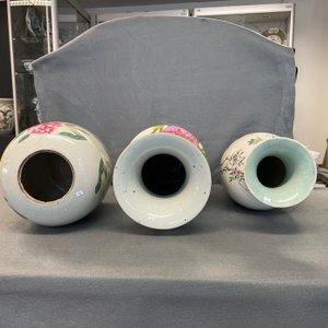 Vijf Chinese qianjiang cai, famille rose en celadon vazen, 19/20e eeuw — foto 16