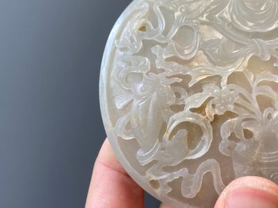 Vijf Chinese riemornamenten in witte jade, Qing — foto 11