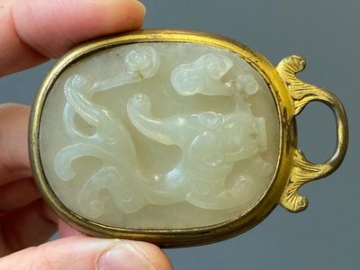 Vijf Chinese riemornamenten in witte jade, Qing — foto 25