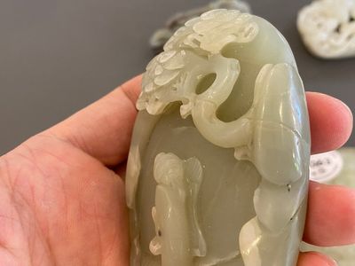 Vijf Chinese snijwerken in celadon en witte jade, 19/20e eeuw — foto 9