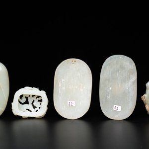 Vijf Chinese snijwerken in celadon en witte jade, 19/20e eeuw — foto 4