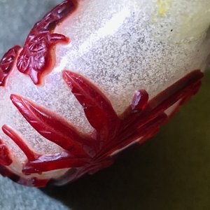 Vijf Chinese snuifflessen in meerlagig rood en snowflake glas, 18/20e eeuw — foto 13