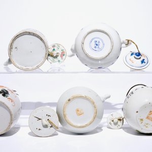 Vijf Chinese theepotten in famille rose, ijzerrood en qianjiang cai, 19/20e eeuw — foto 7