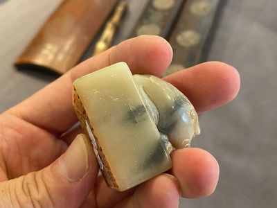 Vijf Chinese voorwerpen voor een geleerde in bamboe, been, ingelegd hout en zeepsteen, 19/20e eeuw — foto 13