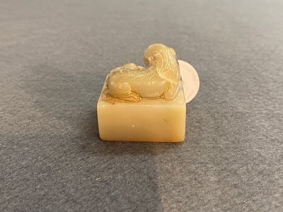 Vijf Chinese voorwerpen voor een geleerde in bamboe, been, ingelegd hout en zeepsteen, 19/20e eeuw — foto 6