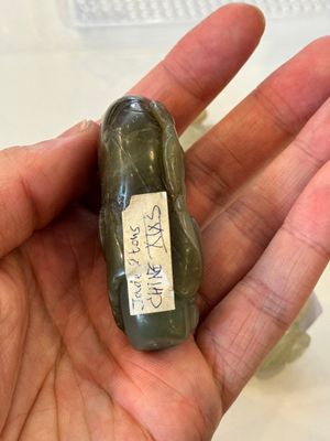 Vijf Chinese witte en celadon jade sculpturen van jongens en Boeddha, 18/19e eeuw — foto 3